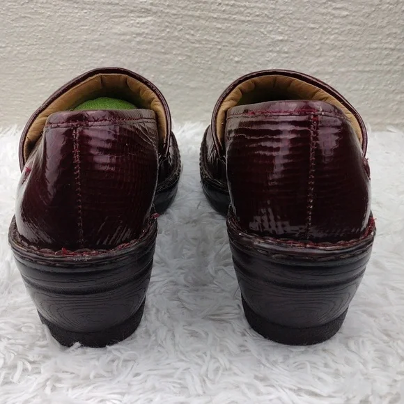 Nurse Mates Pillow Top Halle Burgundy Snakeskin Leather Round Toe Clog Shoes - Picture 5 of 16